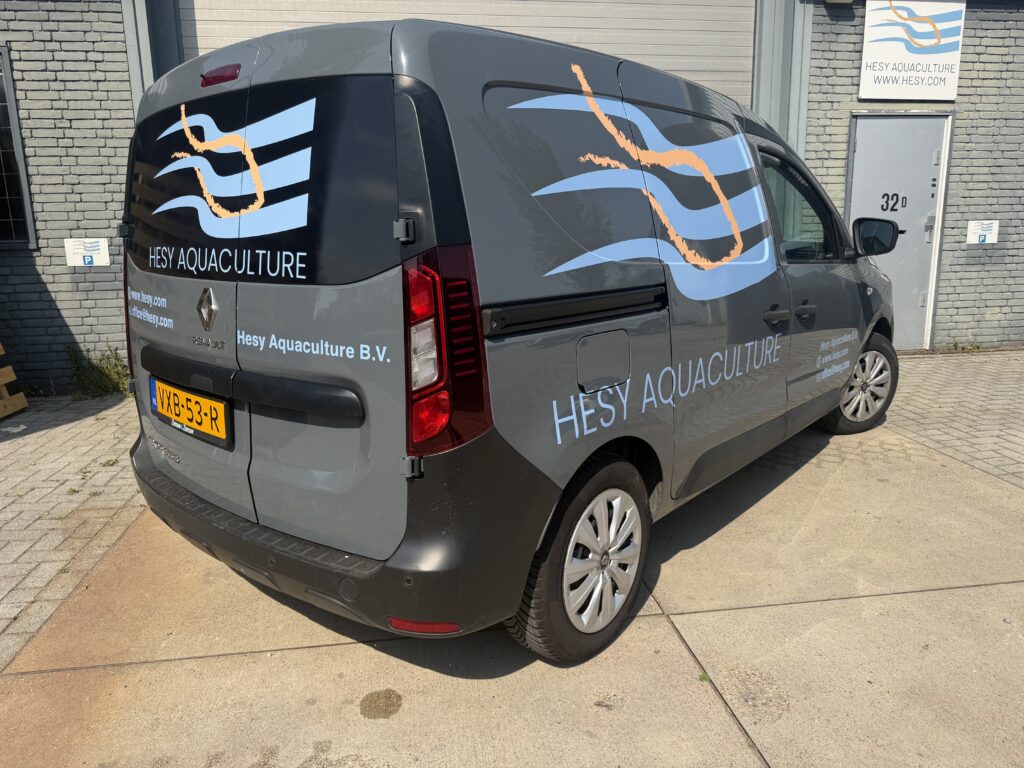 Bestelbus met belettering, verzorgd door Brand Energizer